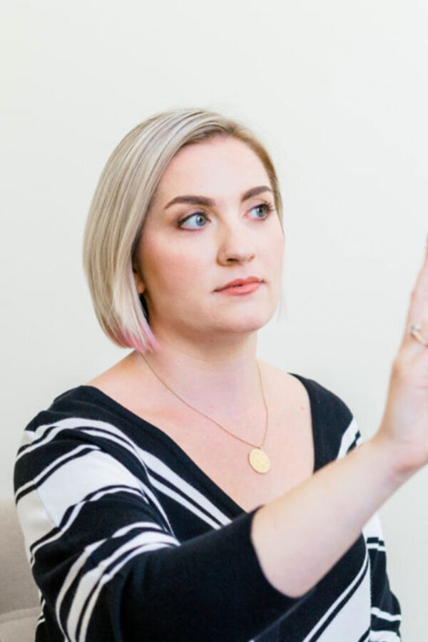 photo of blonde woman conducting emdr therapy