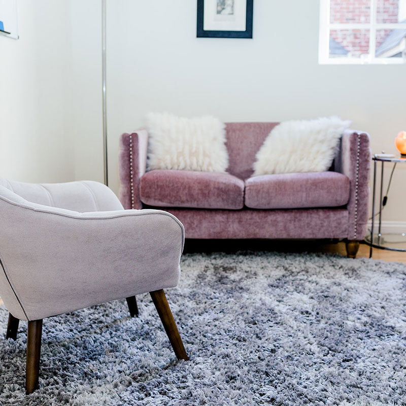 purple couch and cozy decor at Therapy for Women Center Old City | 325 Cherry St | Philadelphia, PA 19106